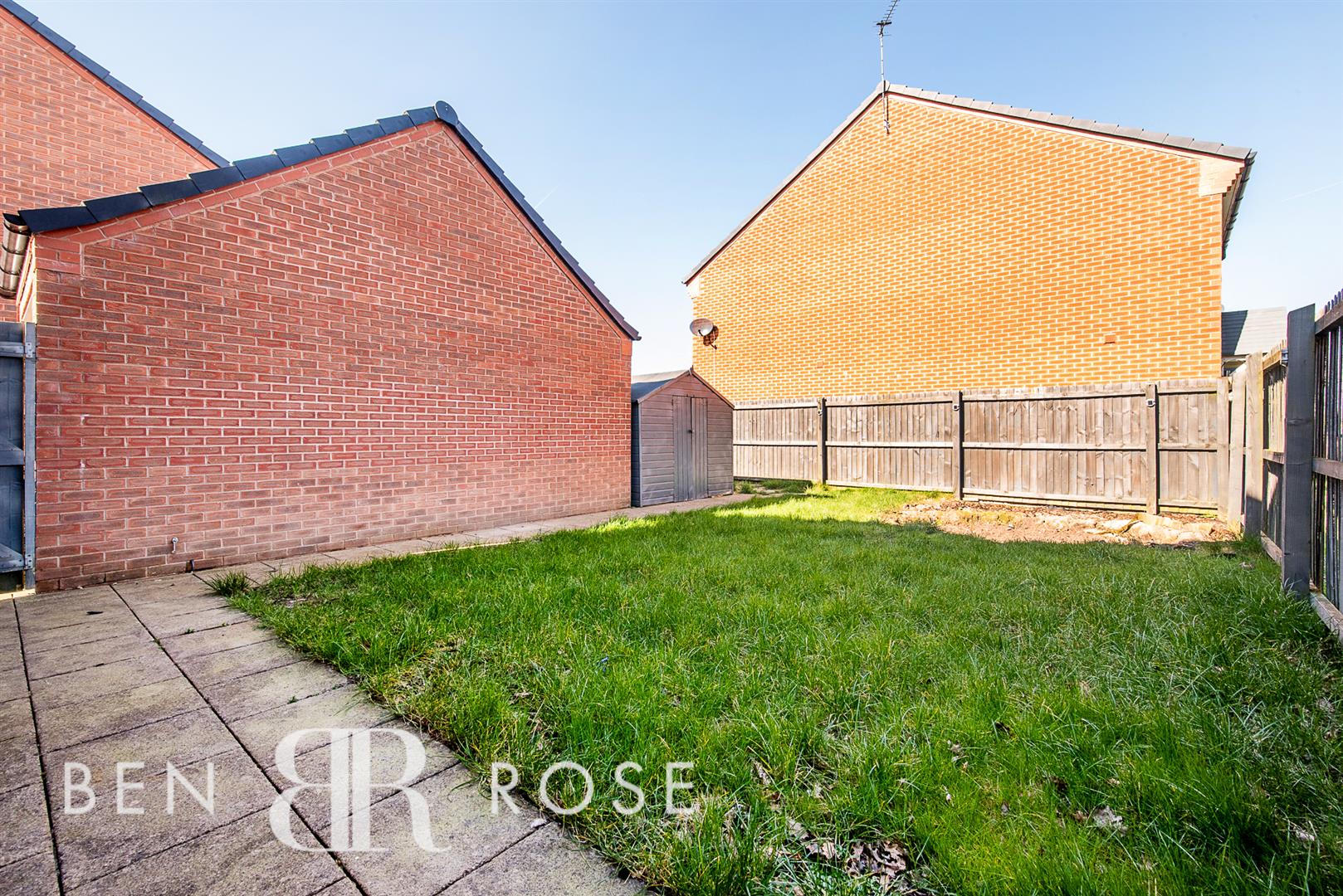 4 bed property in Leighfield Close, Leyland